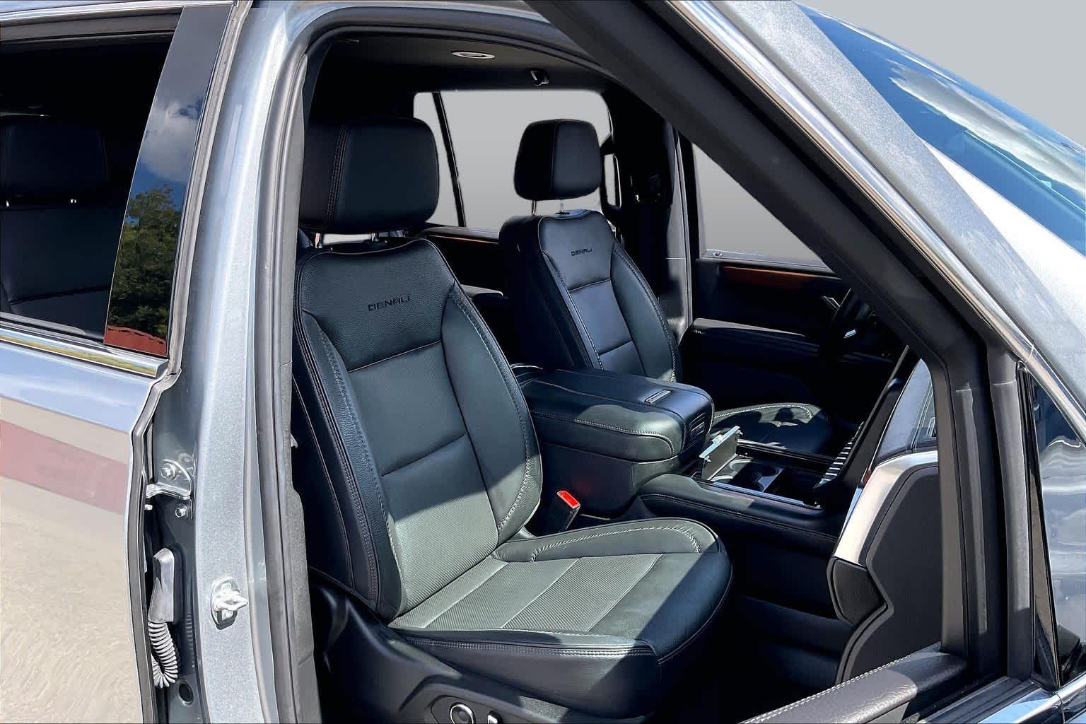 2025 GMC Yukon Denali photo 9 of 34