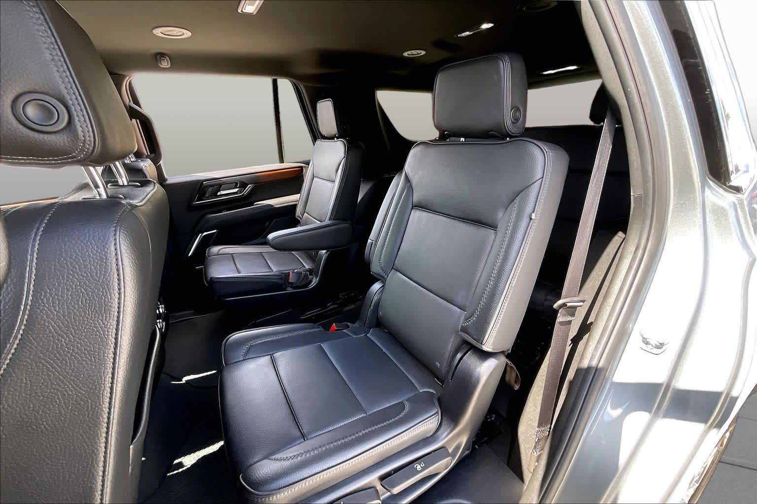 2025 GMC Yukon Denali photo 19 of 34