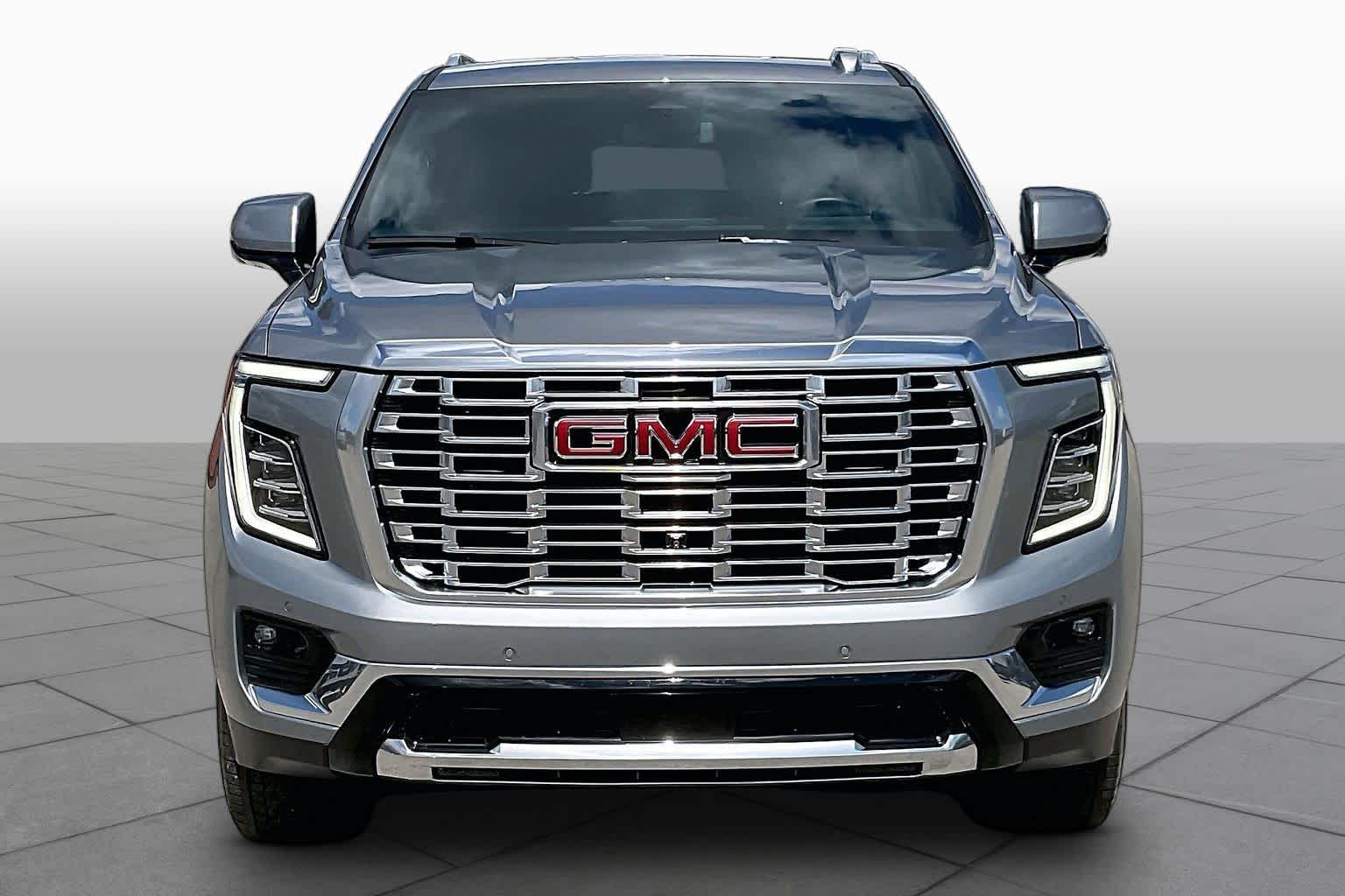 2025 GMC Yukon Denali photo 4 of 34