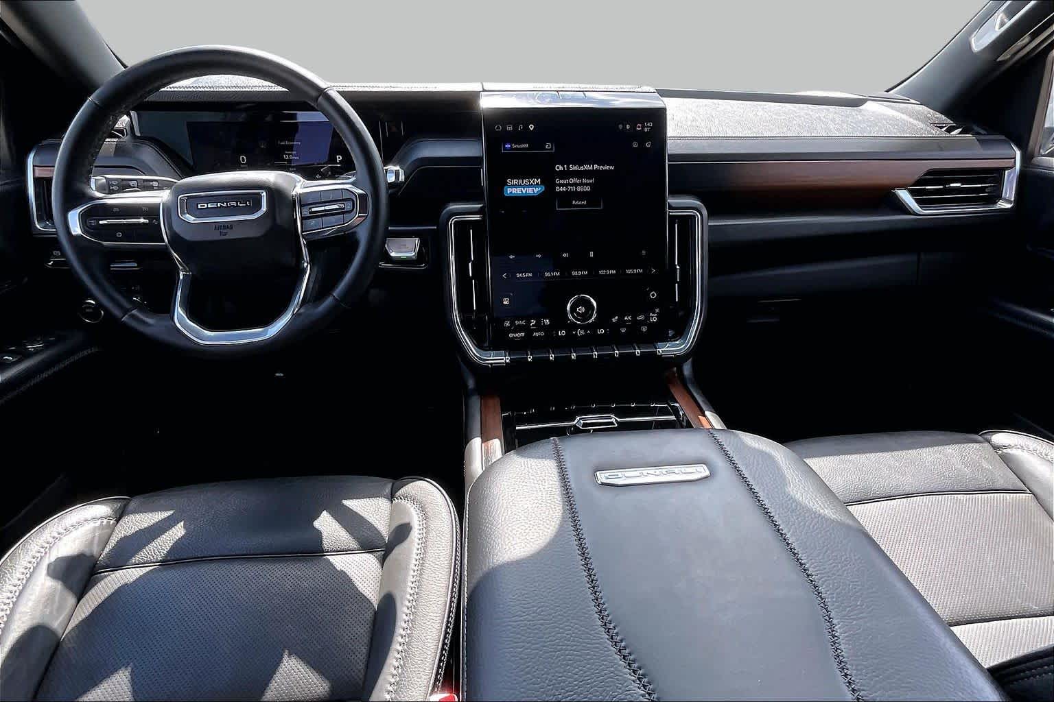 2025 GMC Yukon Denali photo 15 of 34