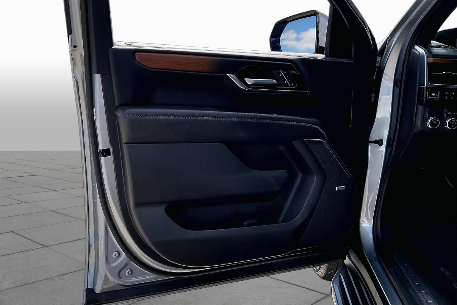 2025 GMC Yukon Denali photo 21 of 34