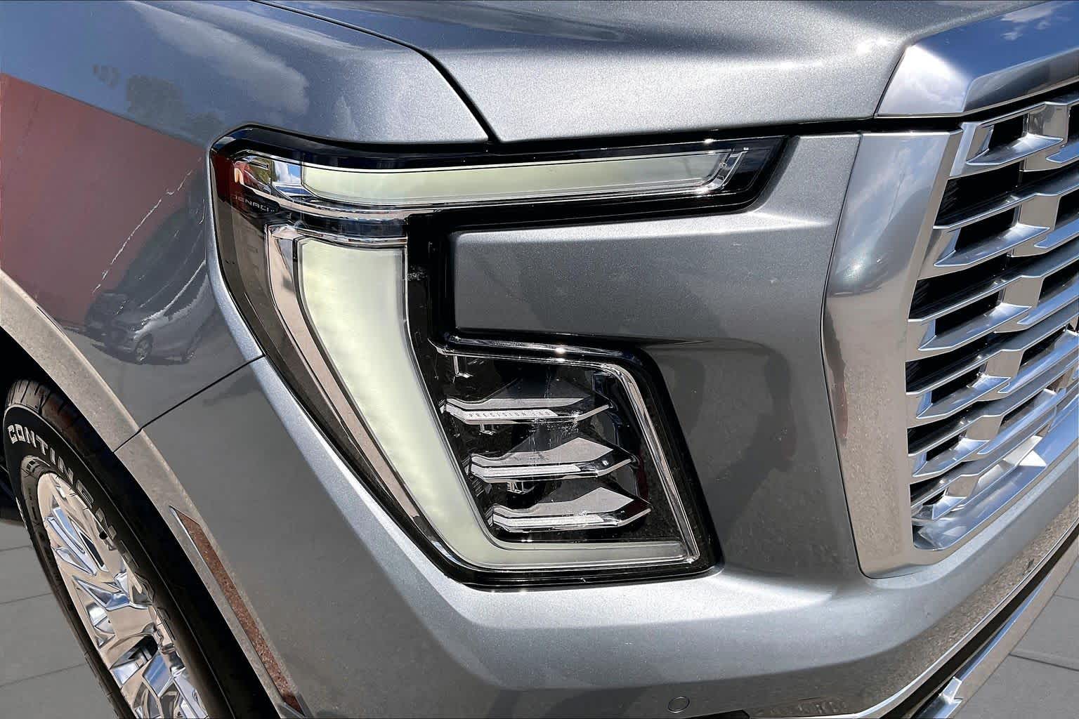 2025 GMC Yukon Denali photo 27 of 34