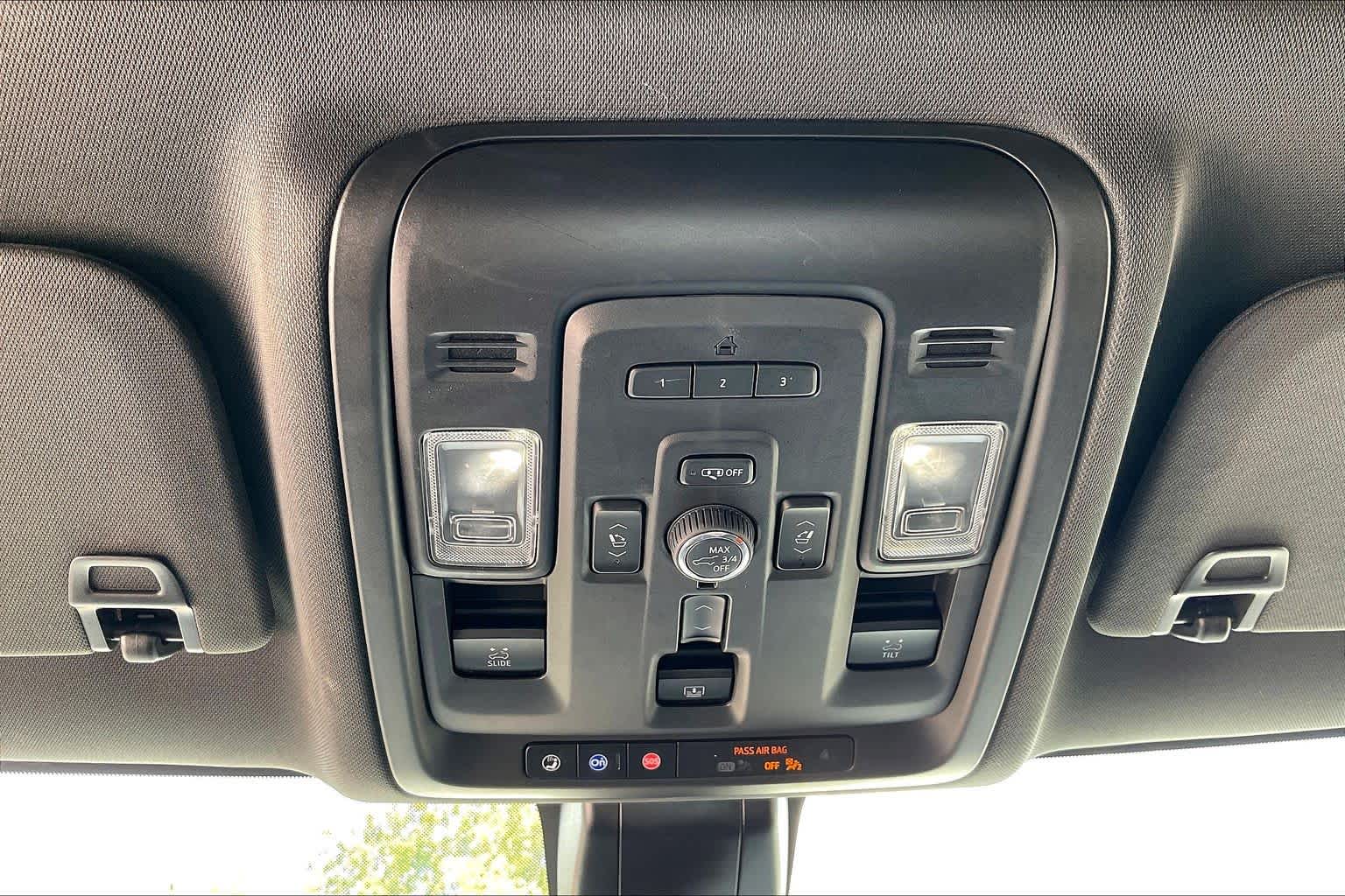 Used 2021 WHITE FROST TRICOAT GMC SLT image 34