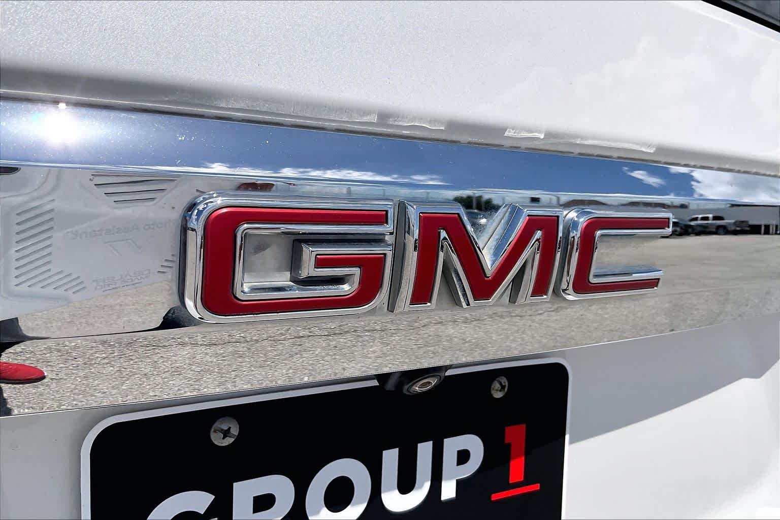 Used 2021 WHITE FROST TRICOAT GMC SLT image 31