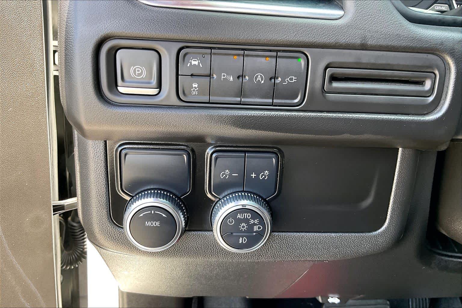 Used 2021 WHITE FROST TRICOAT GMC SLT image 15