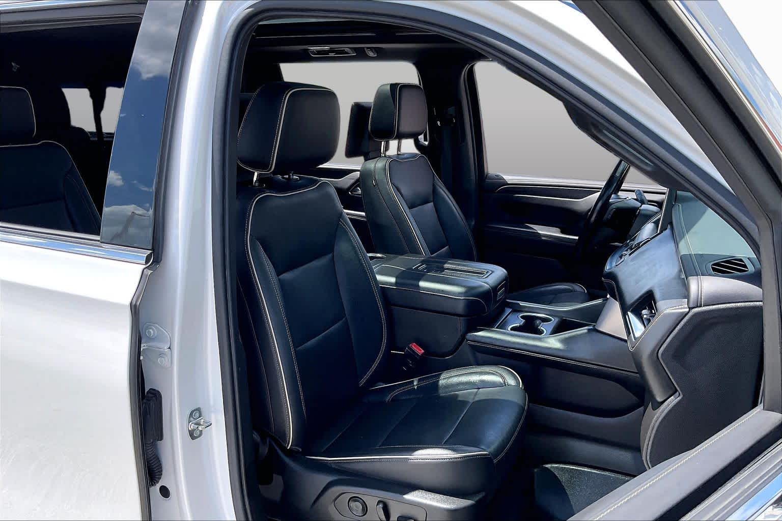 Used 2021 WHITE FROST TRICOAT GMC SLT image 9