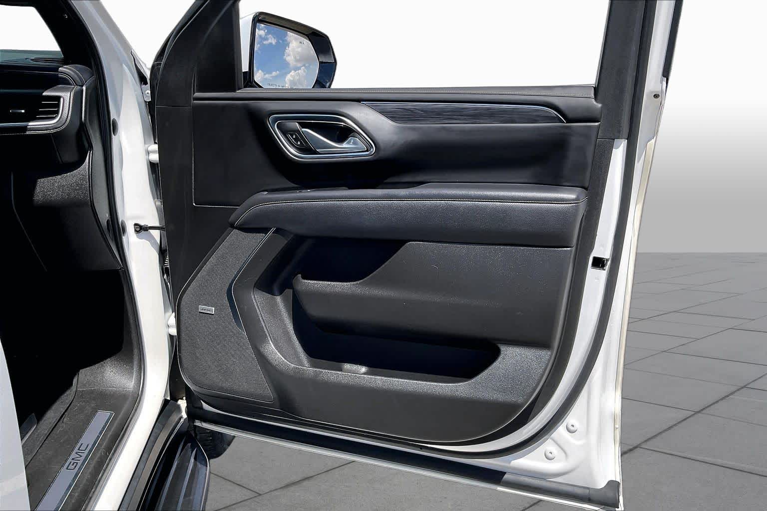 Used 2021 WHITE FROST TRICOAT GMC SLT image 23