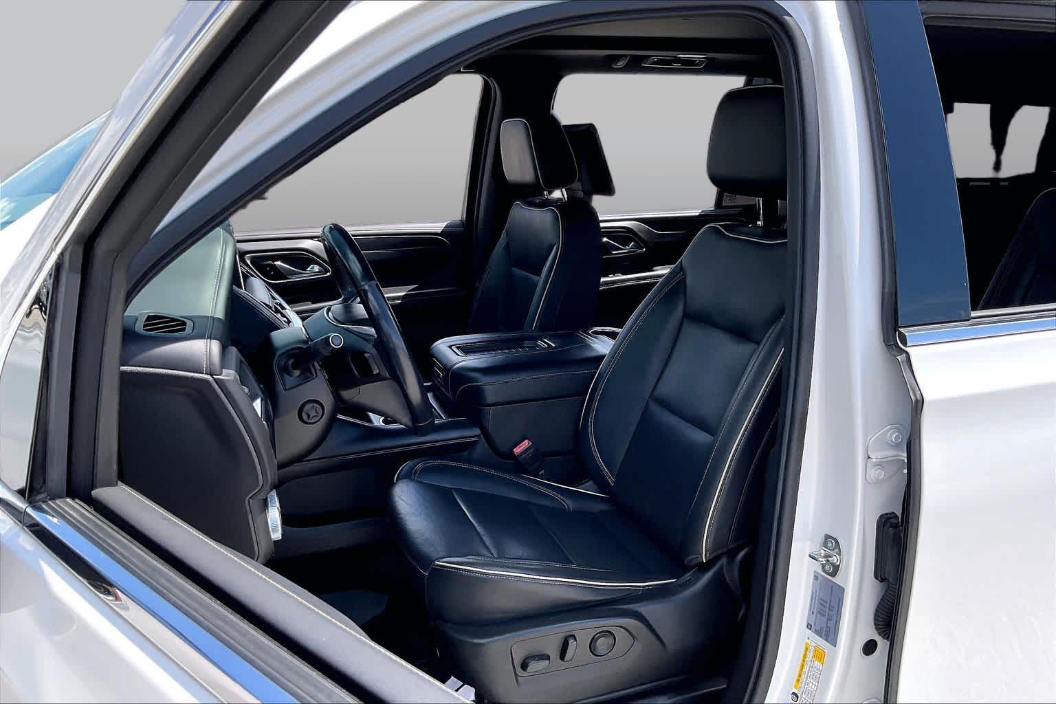 Used 2021 WHITE FROST TRICOAT GMC SLT image 8