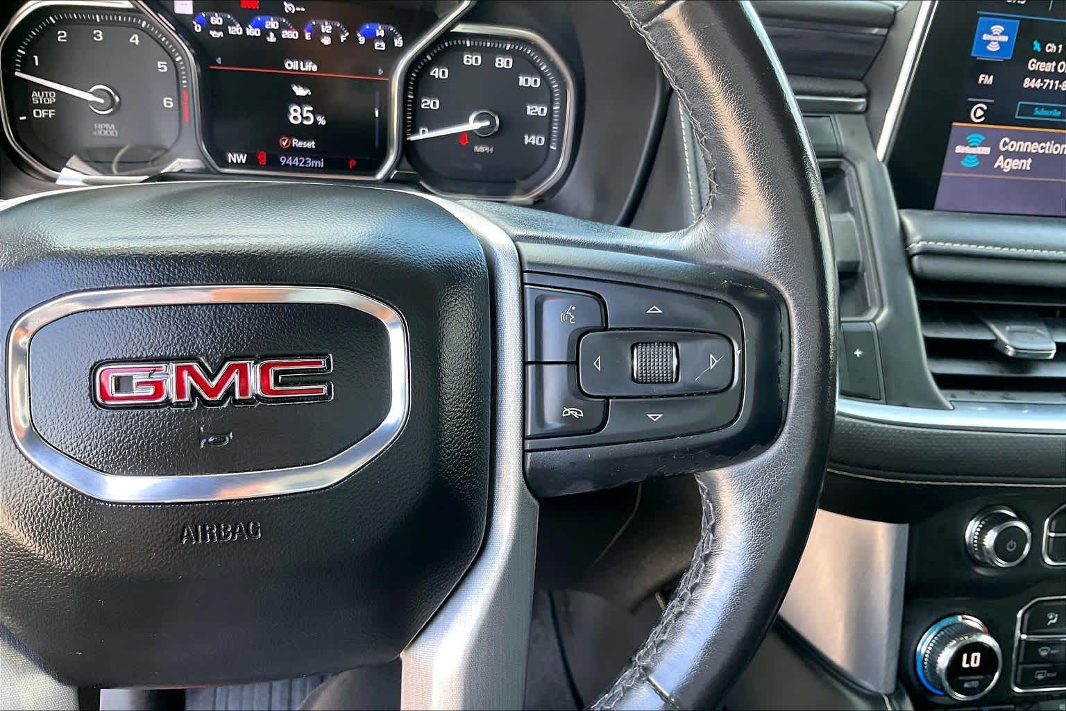 Used 2021 WHITE FROST TRICOAT GMC SLT image 25