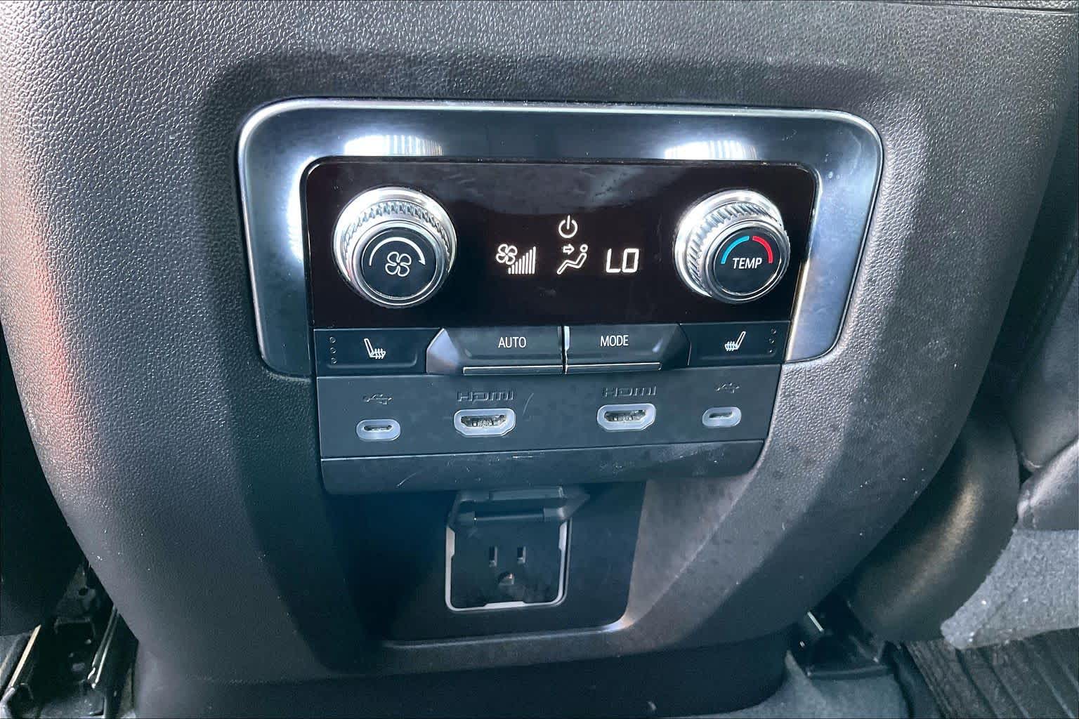 Used 2021 WHITE FROST TRICOAT GMC SLT image 32