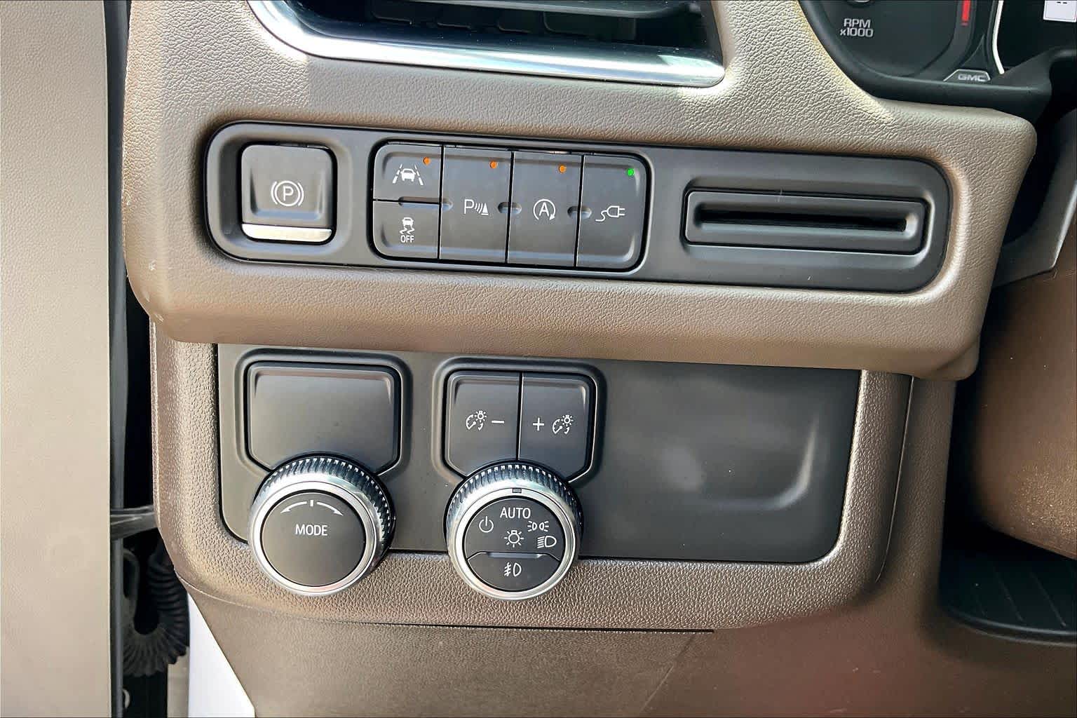 2021 GMC Yukon XL SLT Summit White at Group 1 GMC Buick South