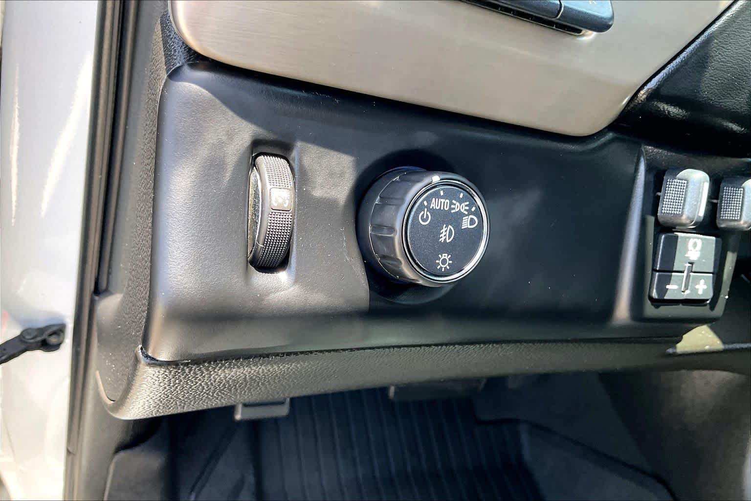 2019 GMC Yukon XL Denali Denali White Frost Tricoat at Texan GMC Buick