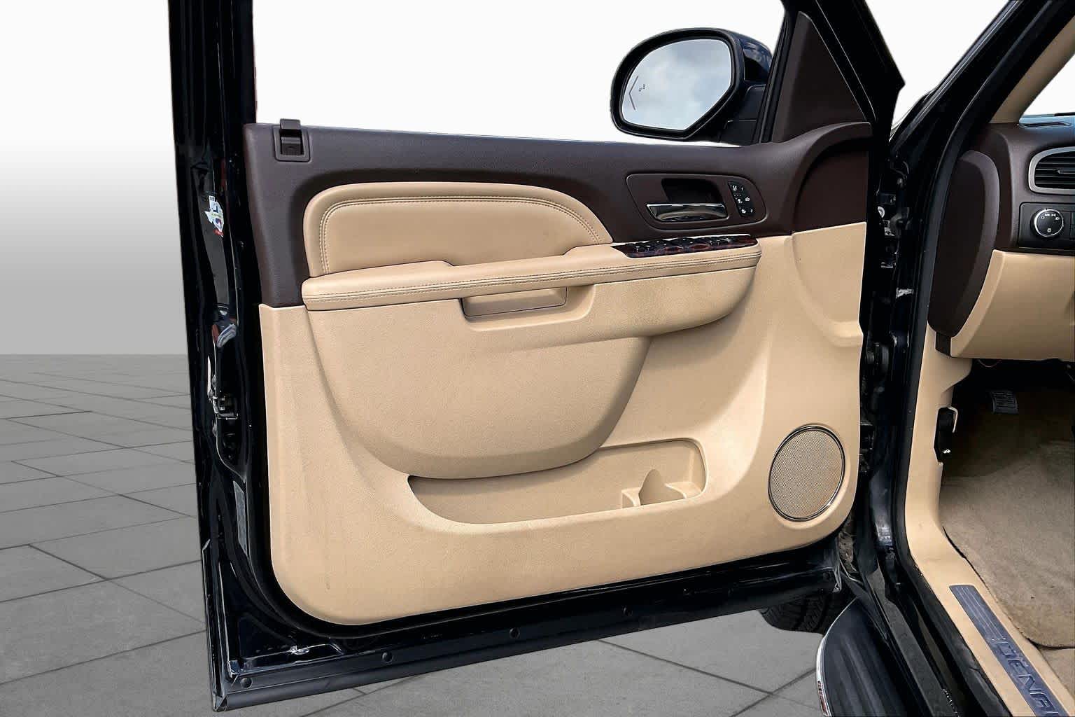 2014 GMC Yukon XL photo 21 of 34