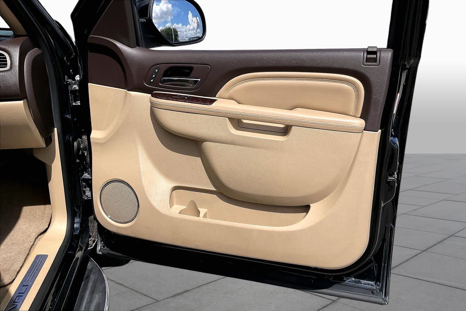 2014 GMC Yukon XL photo 22 of 34