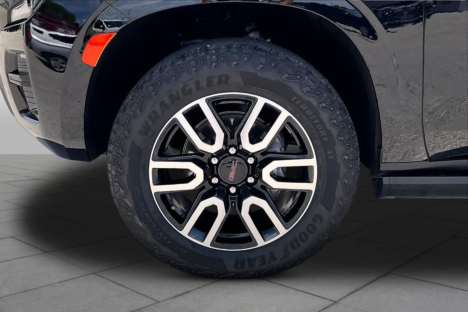 2024 GMC Yukon AT4 - 9