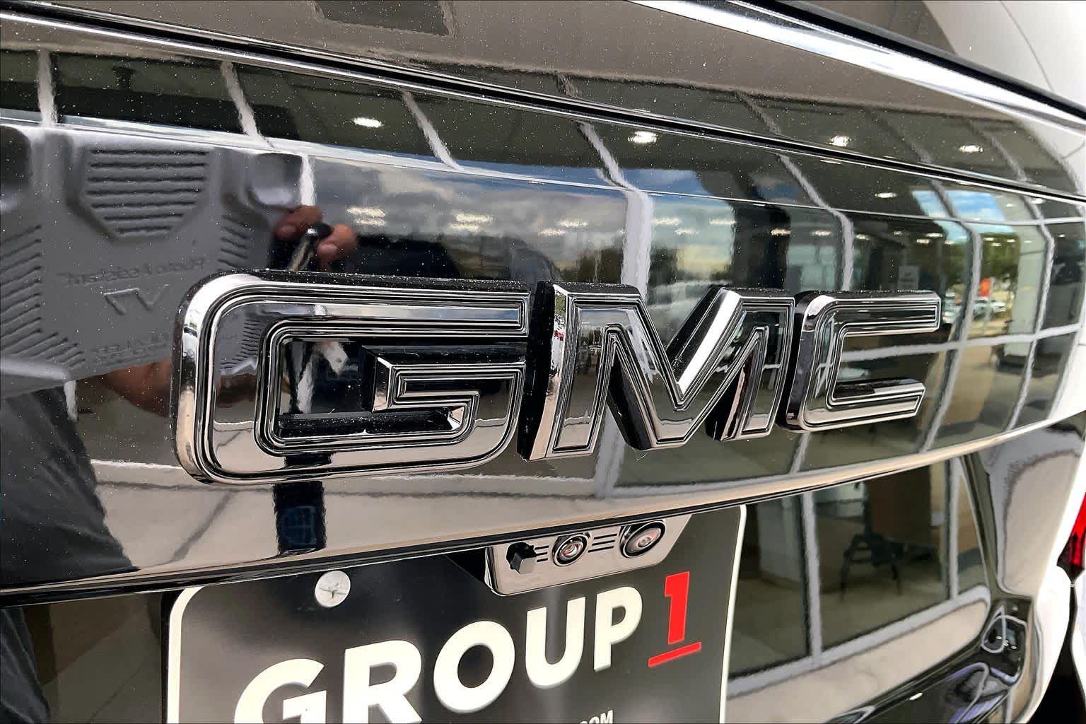 2026 GMC Yukon photo 8 of 18
