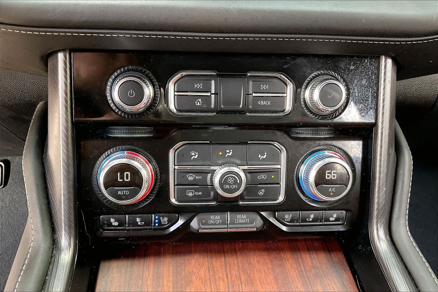 2024 GMC Yukon Denali Ultimate photo 33 of 35