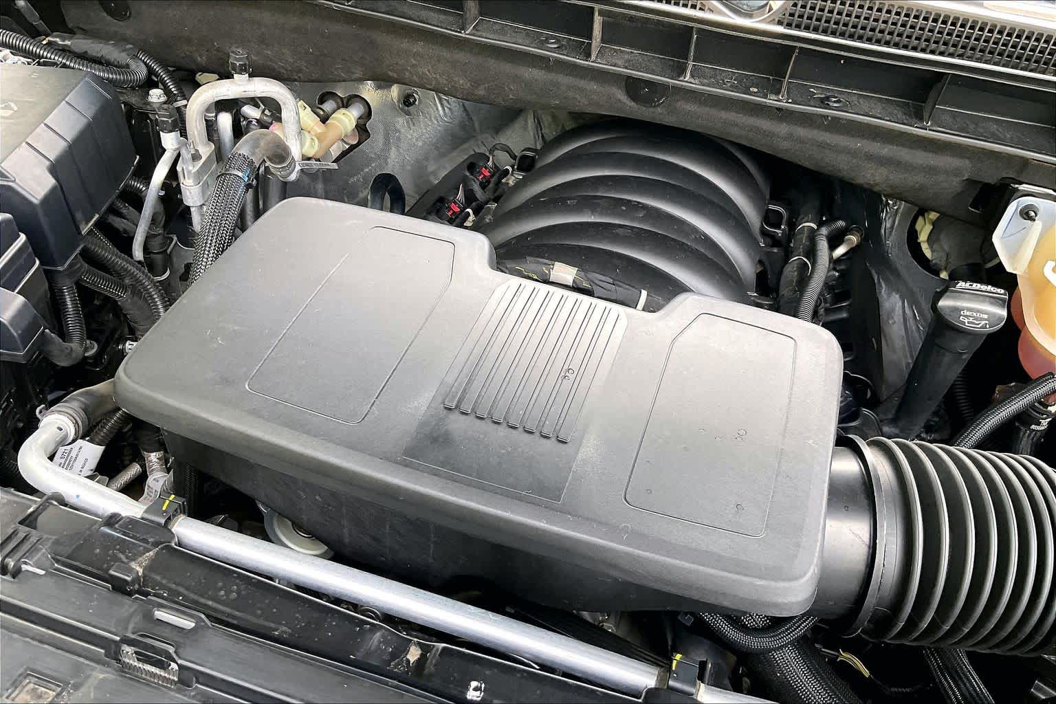 2024 GMC Yukon Denali Ultimate photo 31 of 35