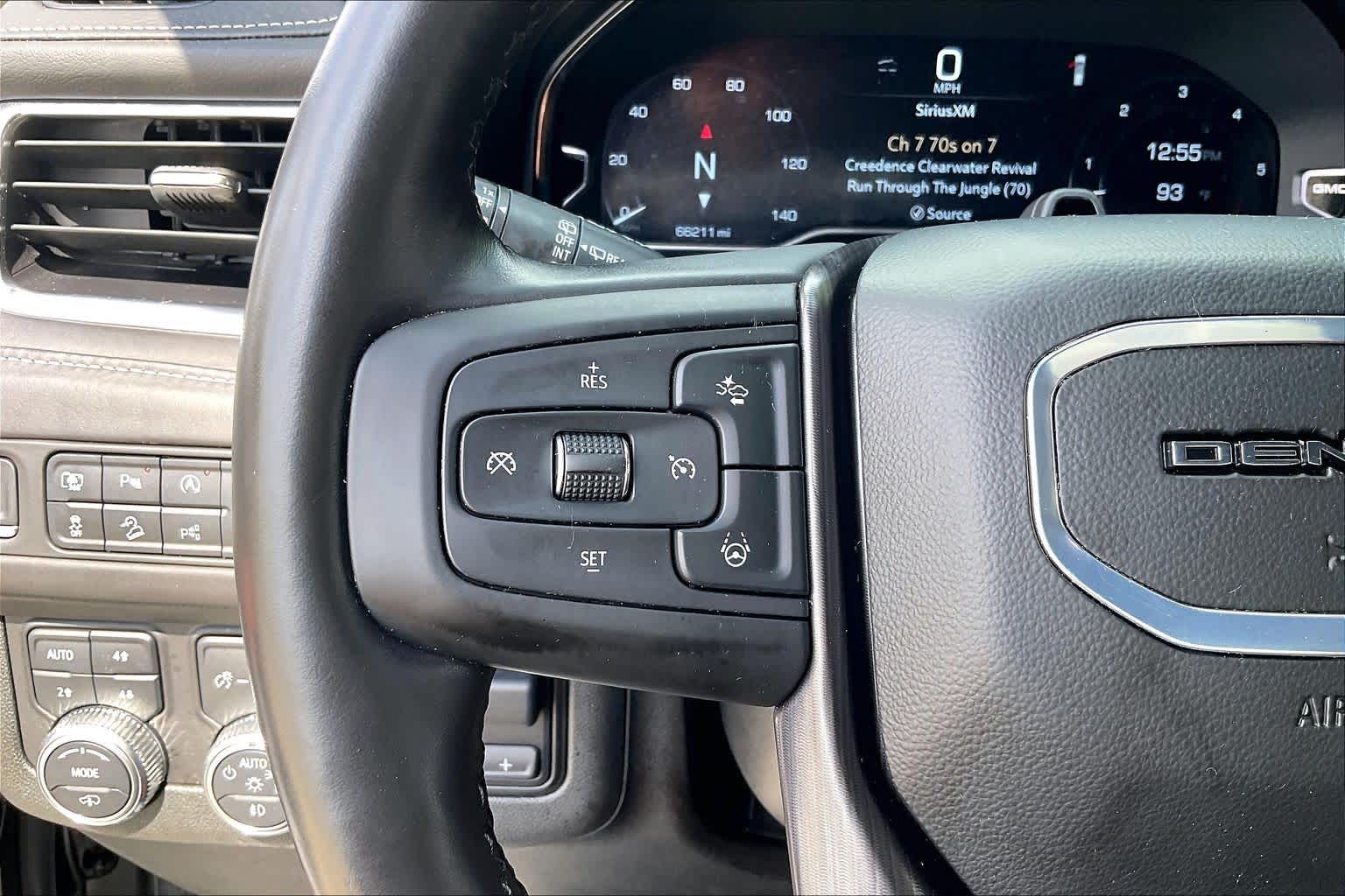 2024 GMC Yukon Denali Ultimate photo 22 of 35