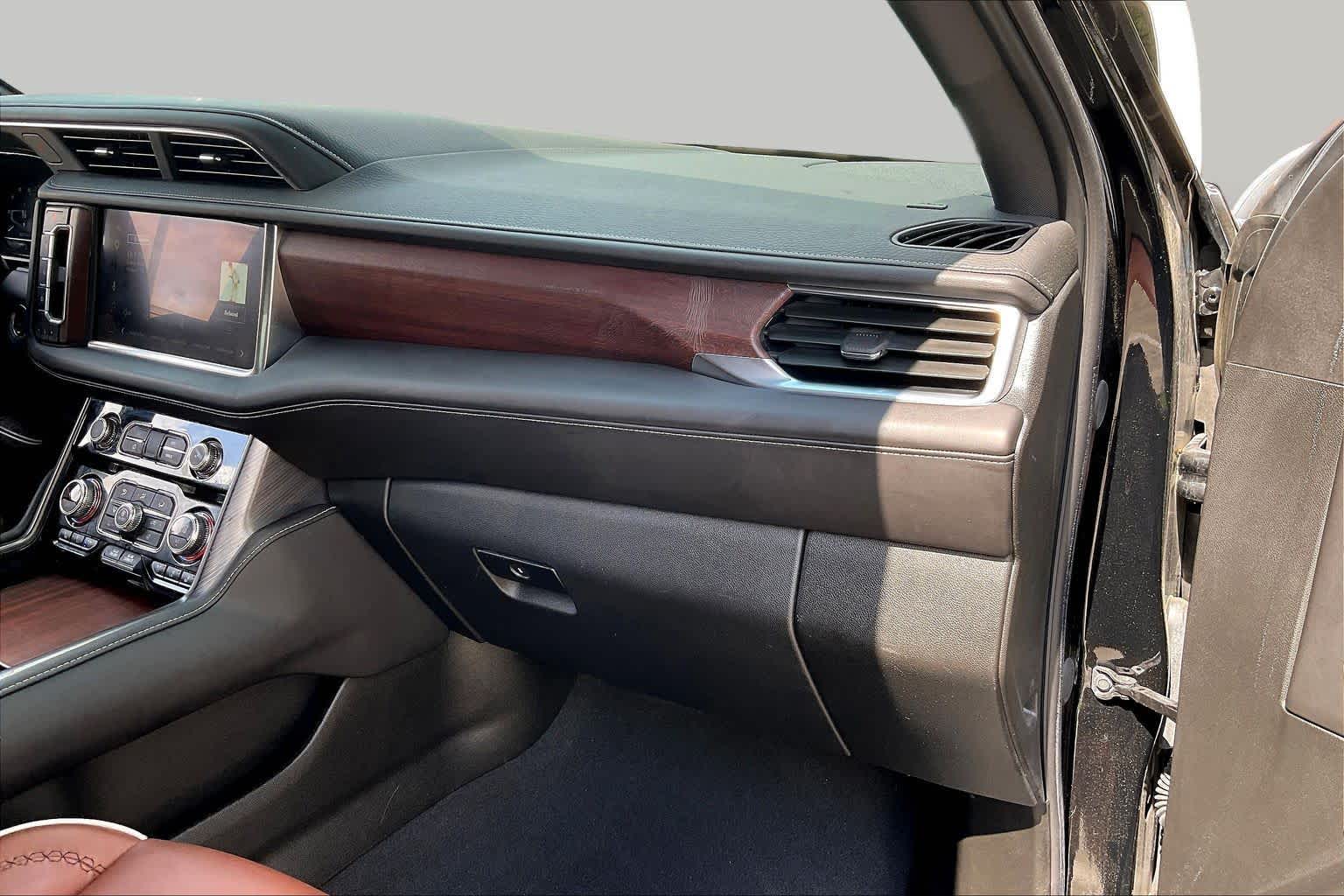 2024 GMC Yukon Denali Ultimate photo 17 of 35