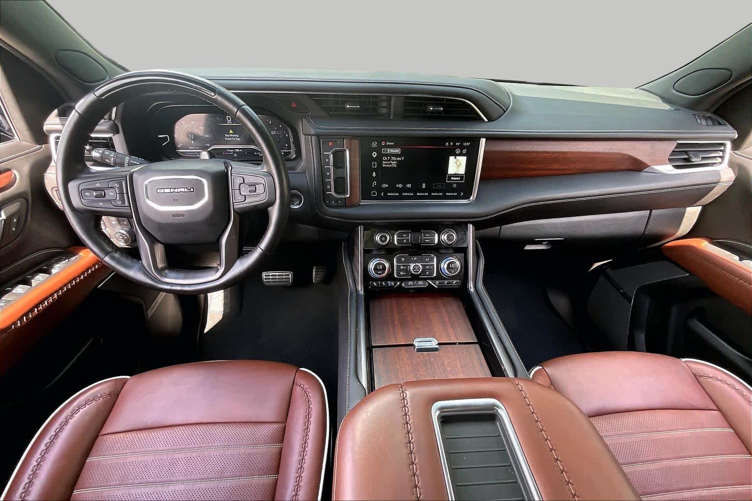 2024 GMC Yukon Denali Ultimate photo 14 of 35