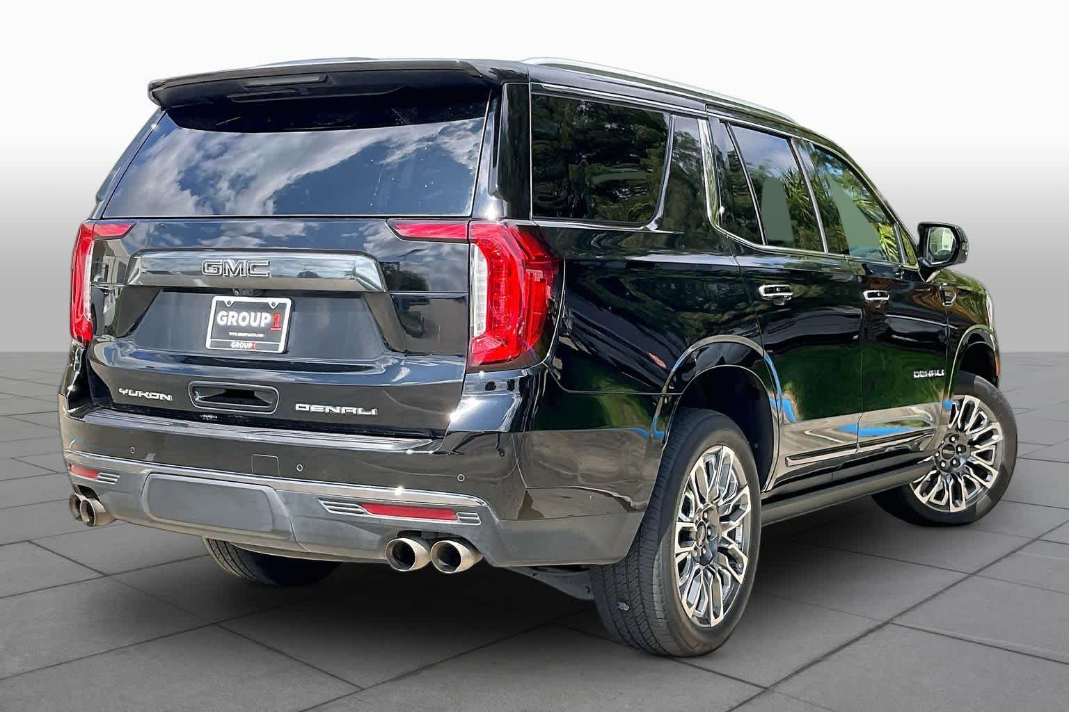 2024 GMC Yukon Denali Ultimate photo 12 of 35