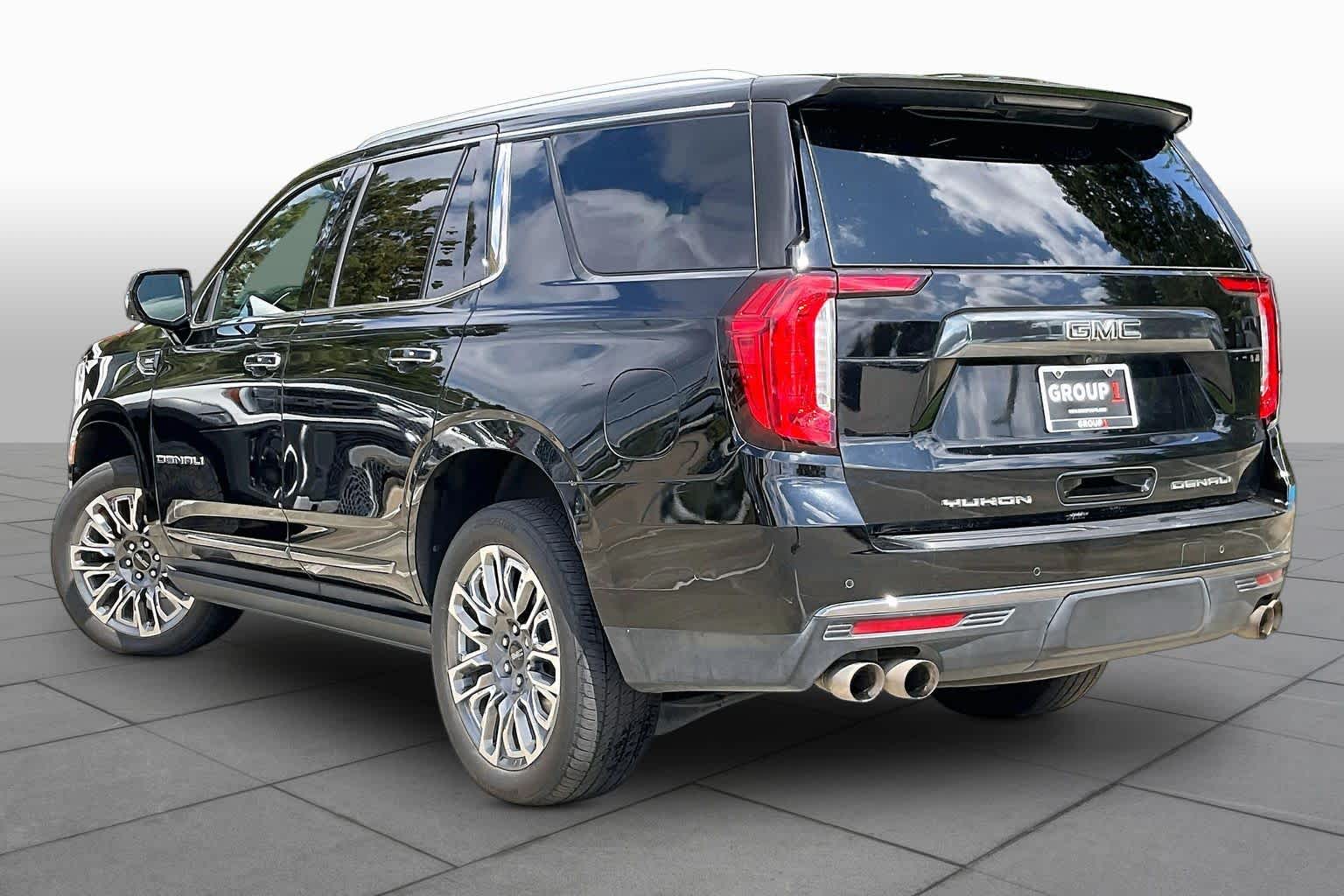 2024 GMC Yukon Denali Ultimate photo 11 of 35
