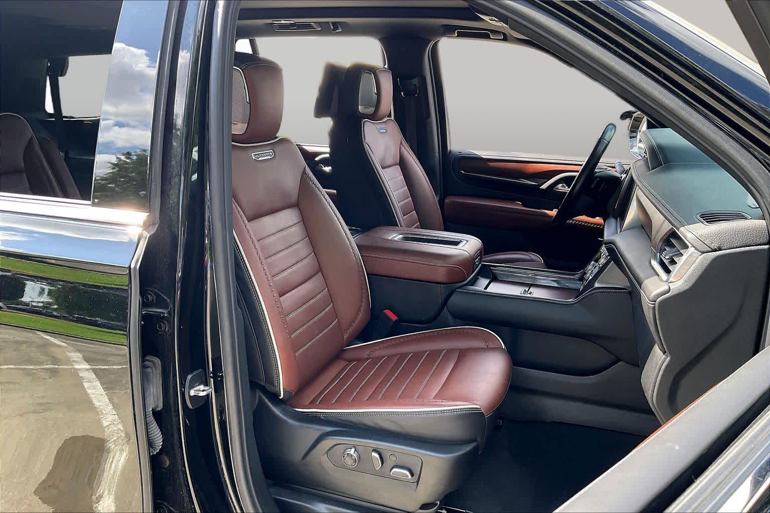 2024 GMC Yukon Denali Ultimate photo 8 of 35