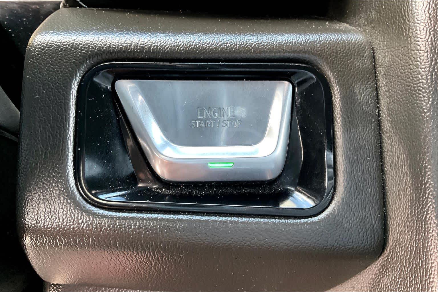 2025 GMC Yukon XL Denali photo 31 of 33