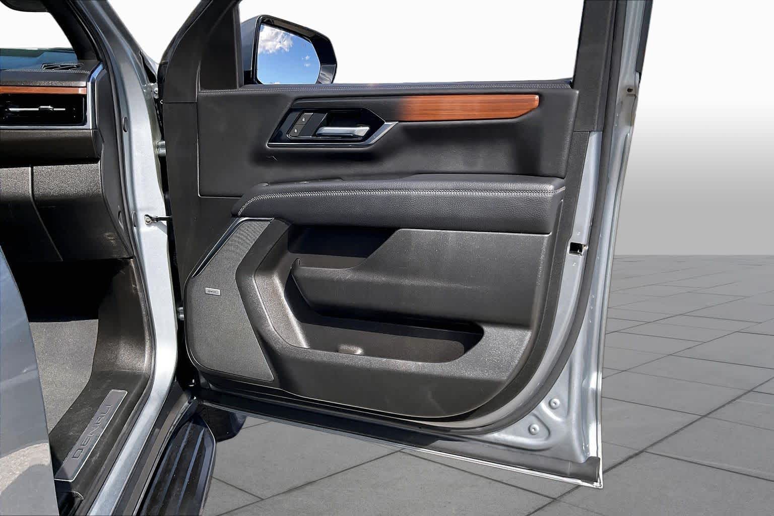 2025 GMC Yukon XL Denali photo 21 of 33