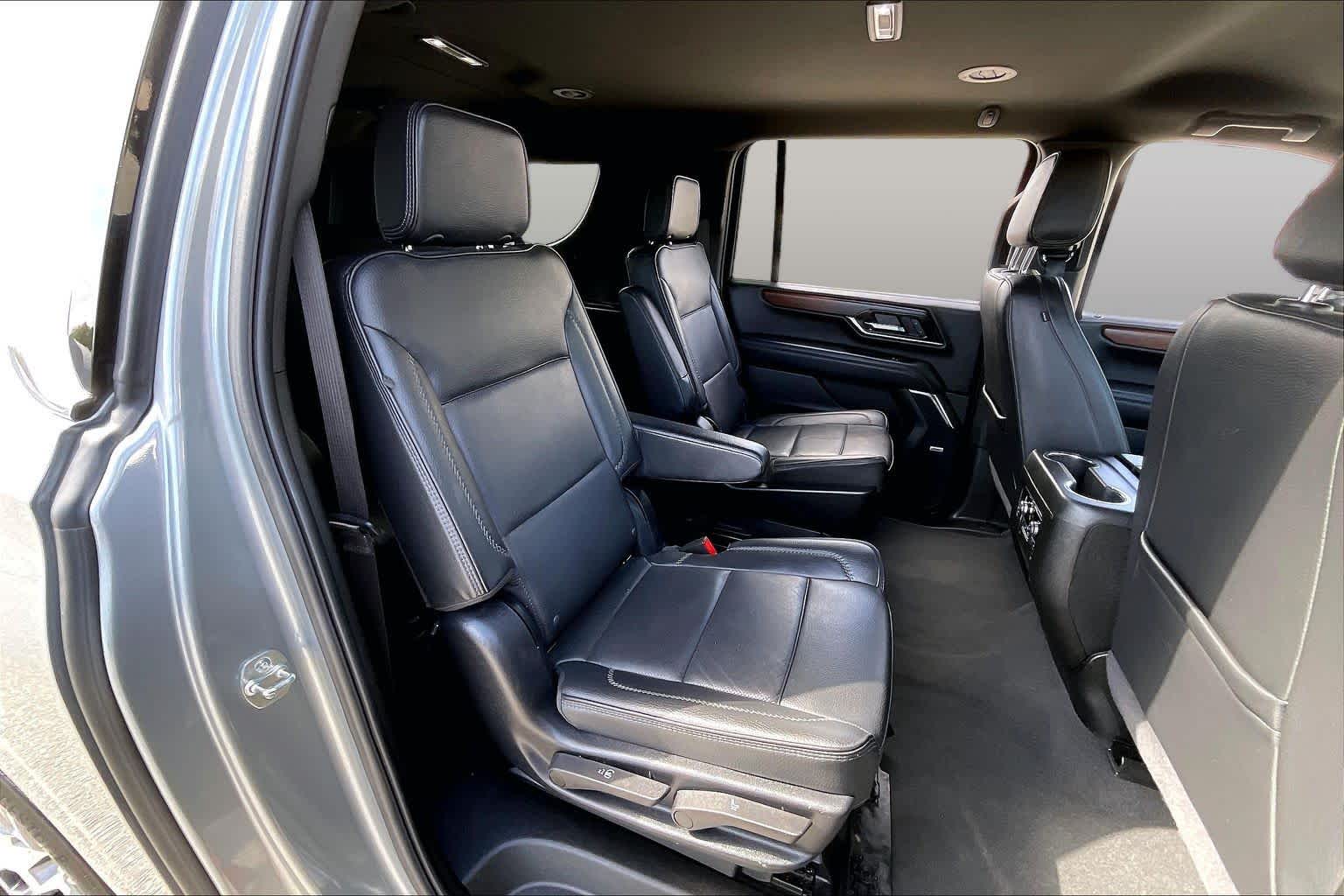 2025 GMC Yukon XL Denali photo 19 of 33