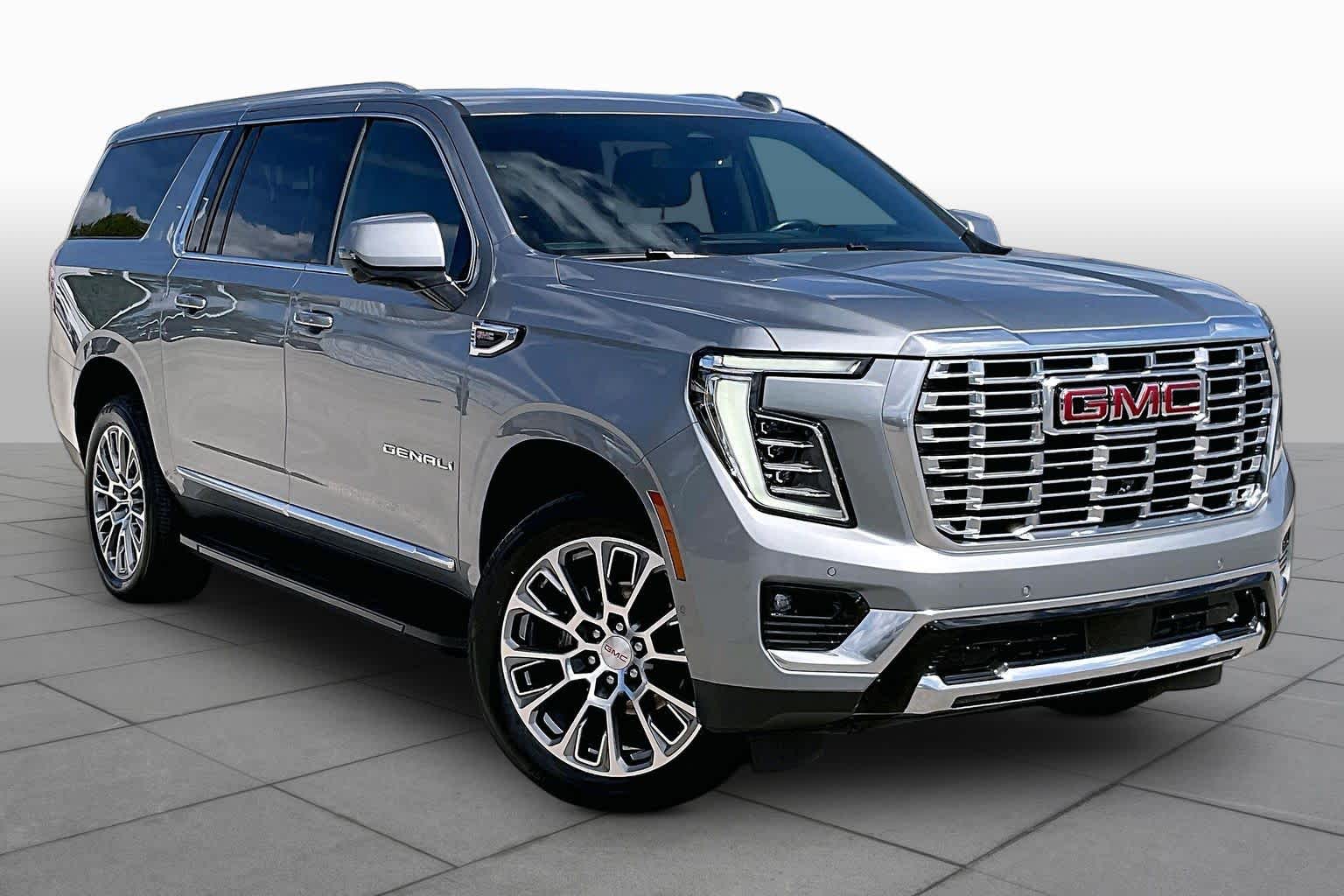 2025 GMC Yukon XL Denali photo 3 of 33