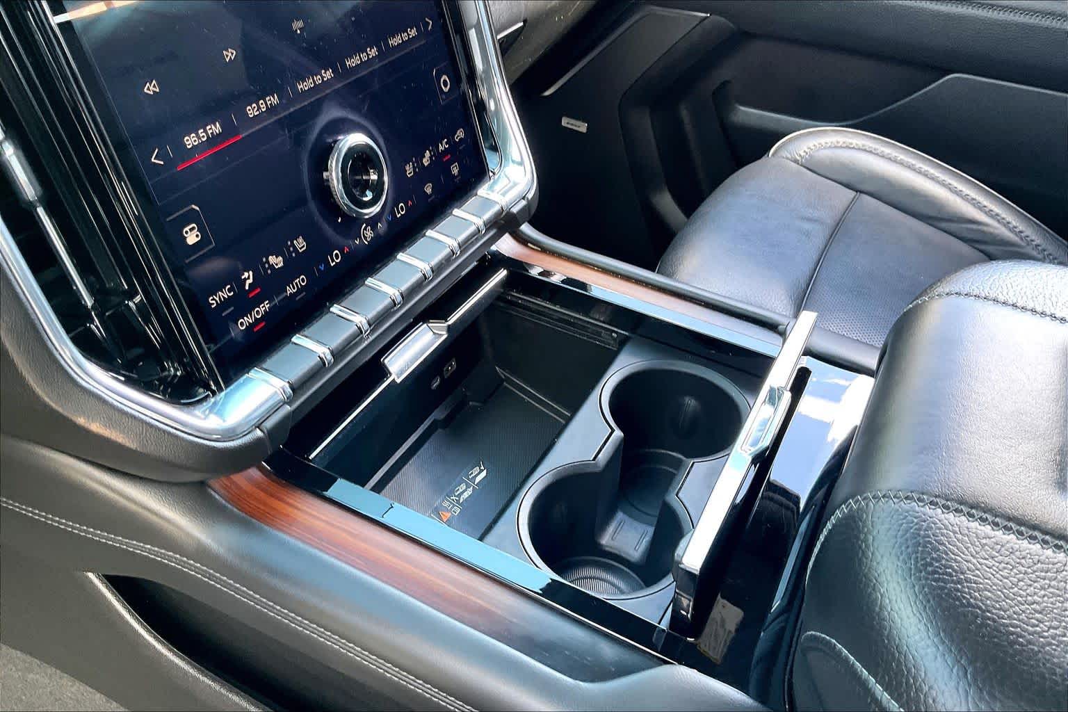 2025 GMC Yukon XL Denali photo 15 of 33