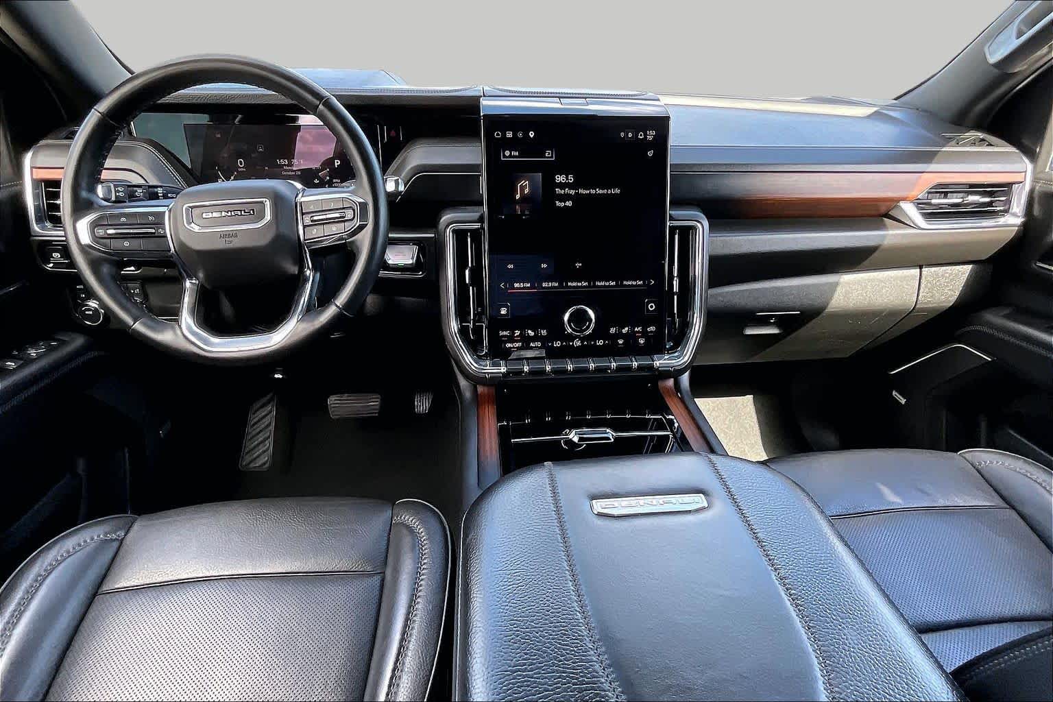 2025 GMC Yukon XL Denali photo 14 of 33