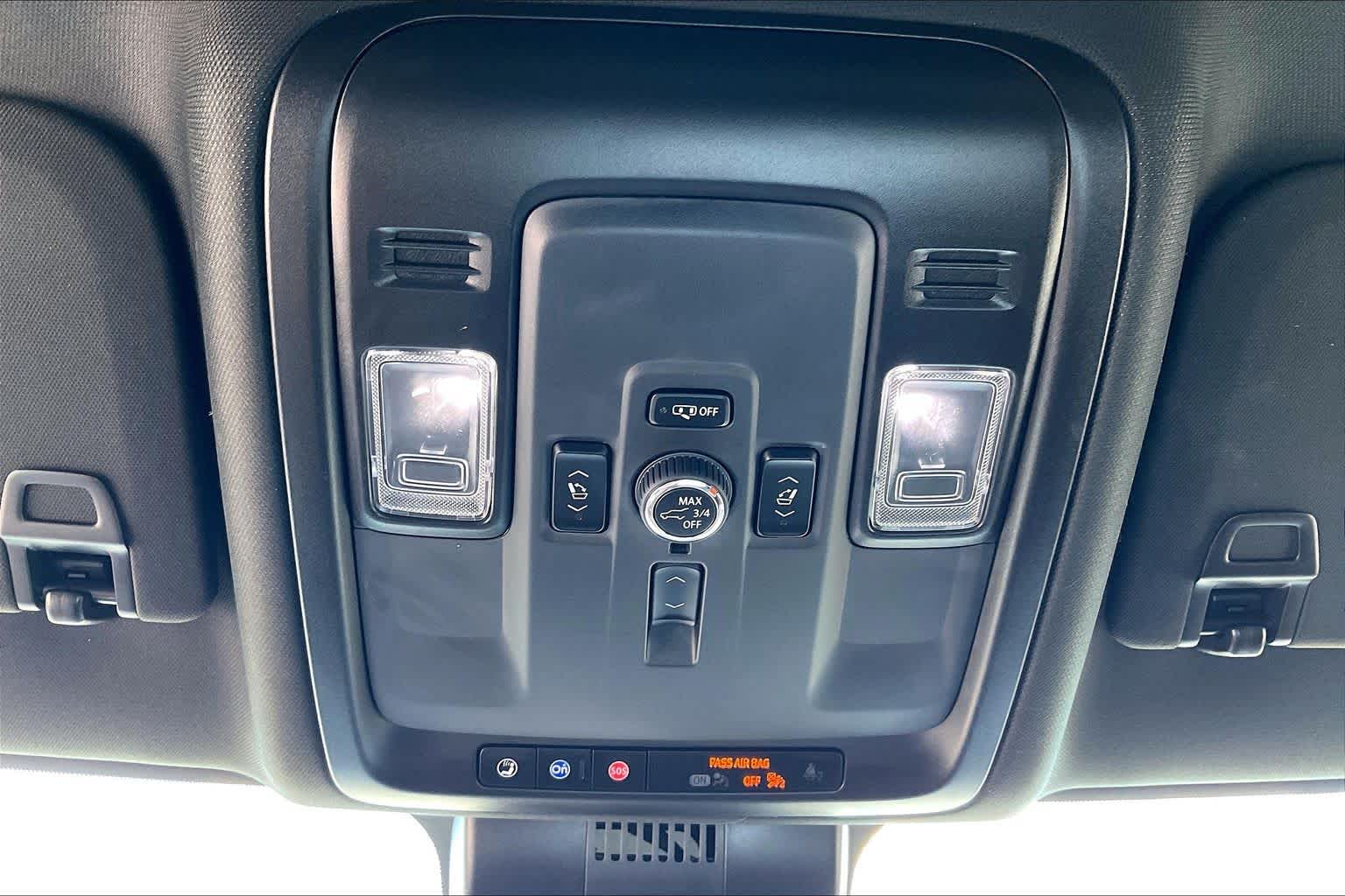 2025 GMC Yukon XL Denali photo 32 of 33