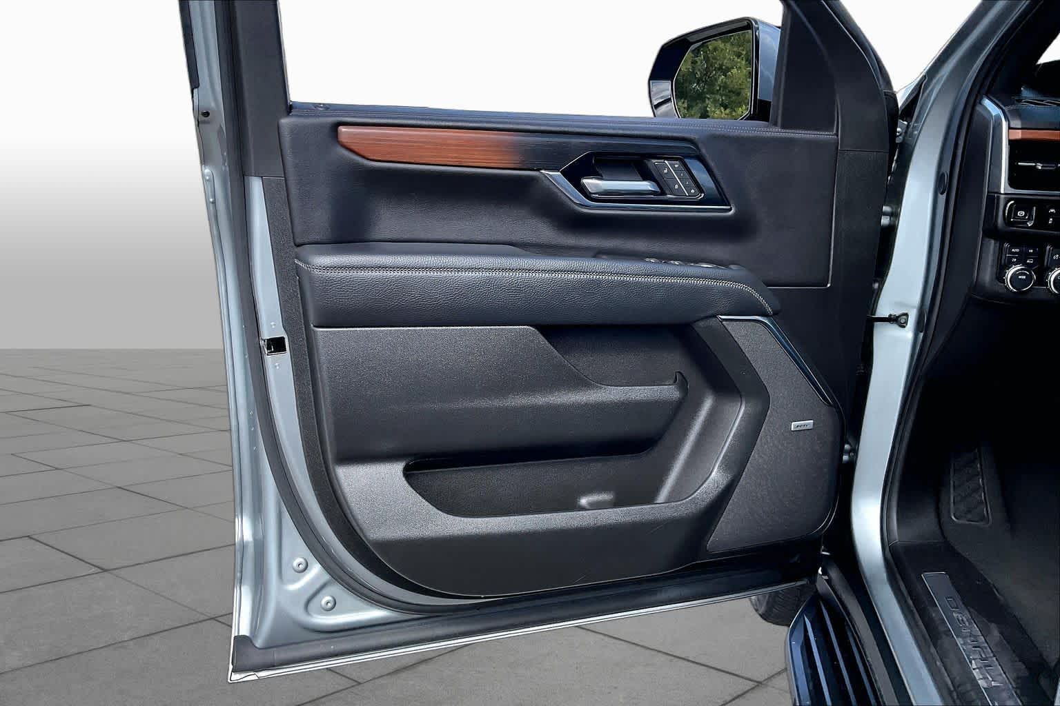 2025 GMC Yukon XL Denali photo 20 of 33