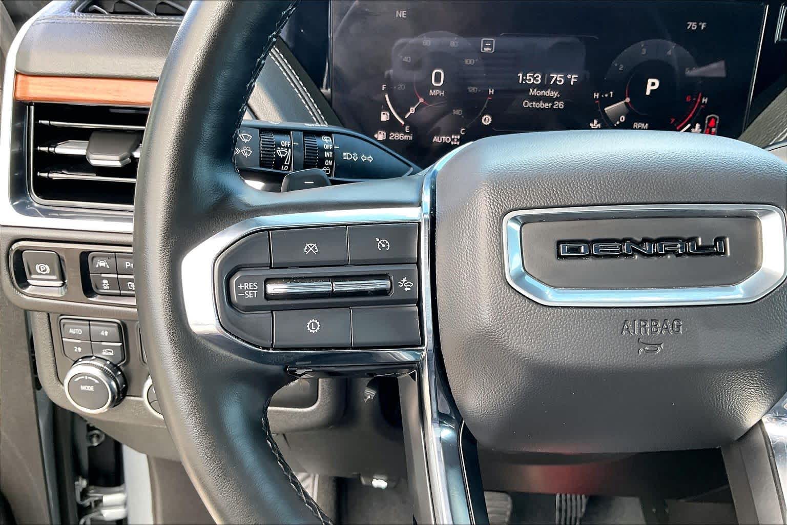 2025 GMC Yukon XL Denali photo 22 of 33
