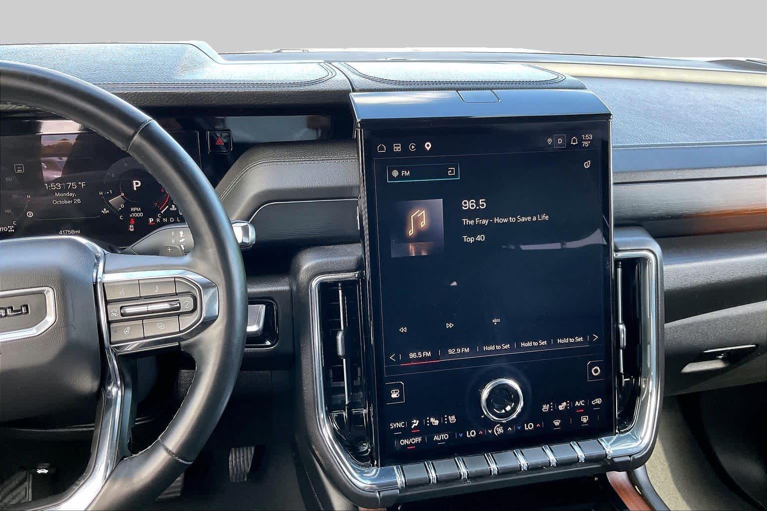 2025 GMC Yukon XL Denali photo 7 of 33