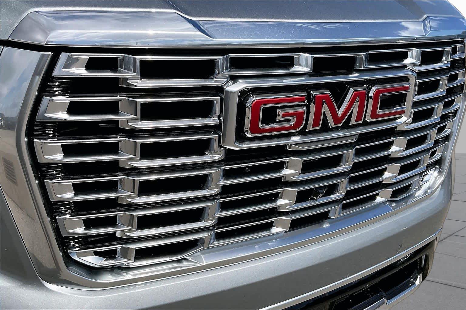 2025 GMC Yukon XL Denali photo 28 of 33