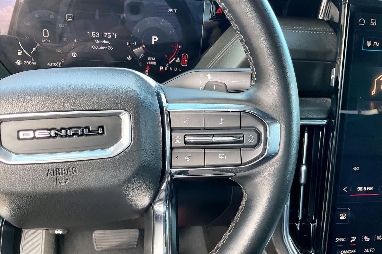 2025 GMC Yukon XL Denali photo 23 of 33