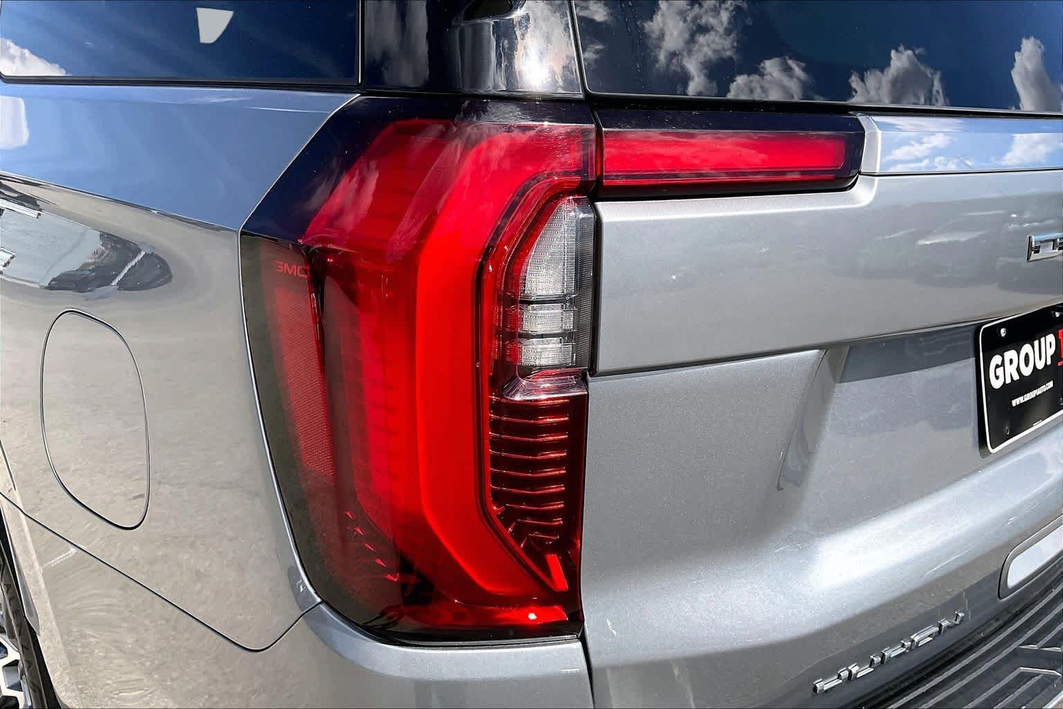 2025 GMC Yukon XL Denali photo 27 of 33