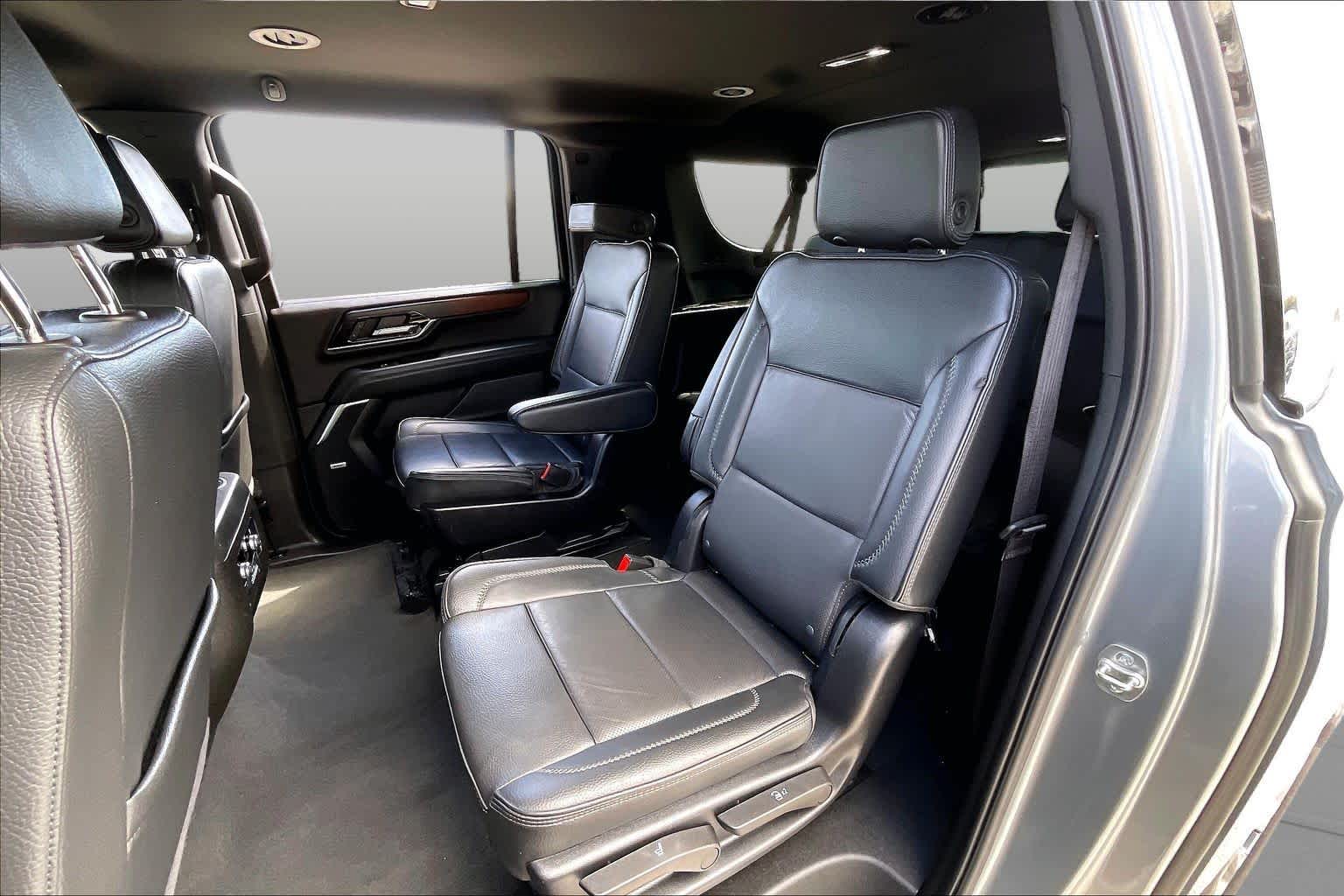 2025 GMC Yukon XL Denali photo 18 of 33