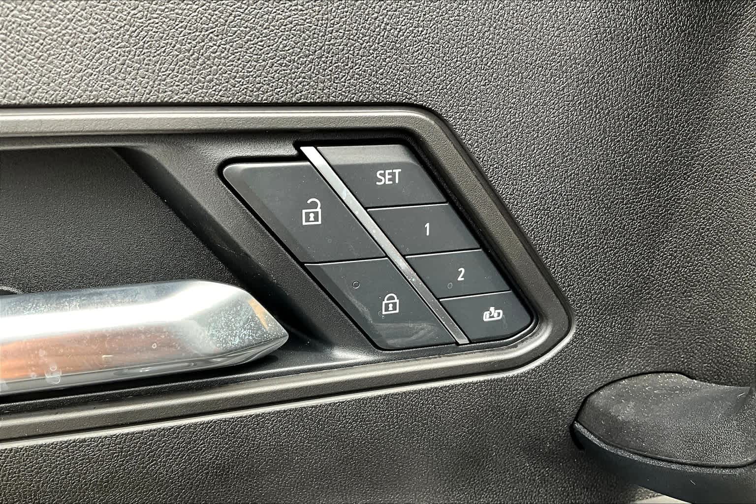 2025 GMC HUMMER EV SUV 3X Void Black at Group 1 GMC Buick South