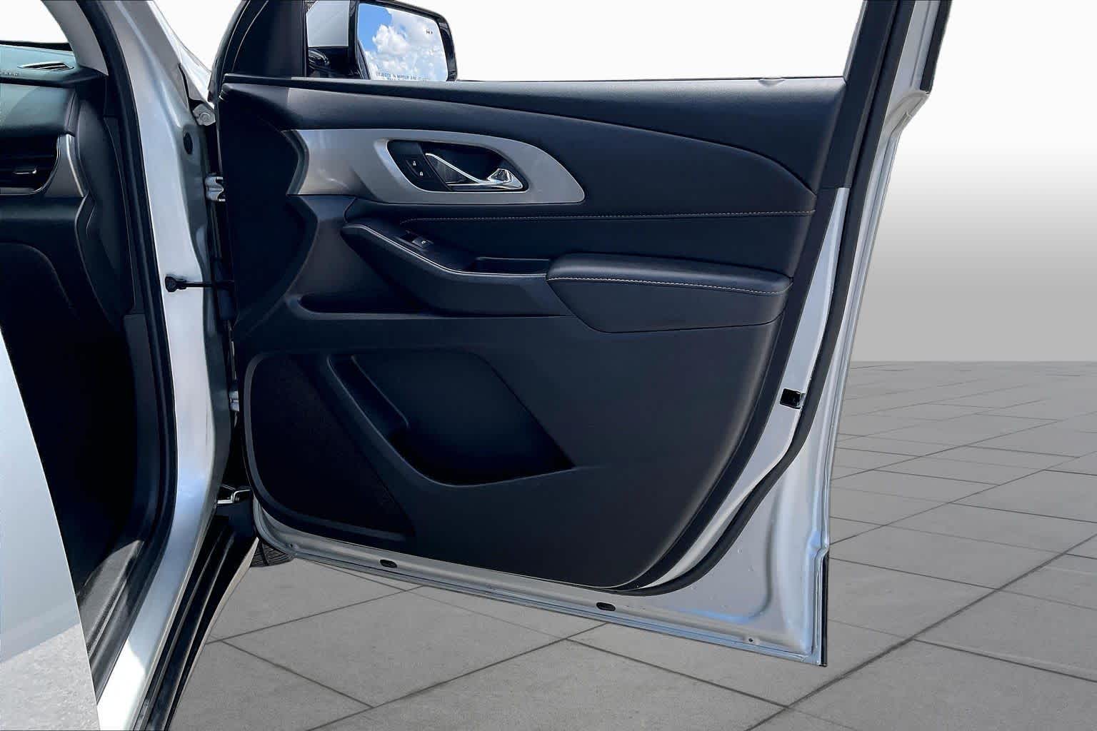2018 Chevrolet Traverse LT Cloth Silver Ice Metallic at Westside Kia