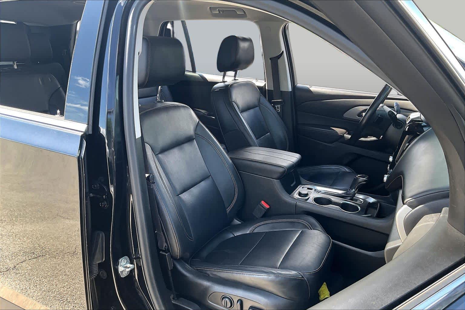 2020 Chevrolet Traverse LT Leather - 8