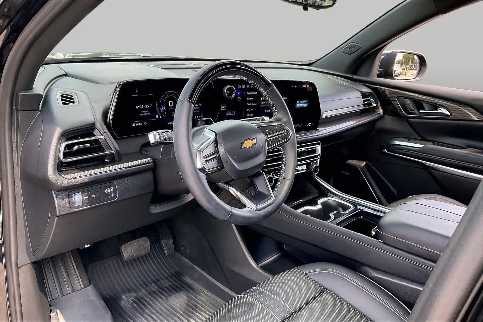 2026 Chevrolet Traverse photo 18 of 34