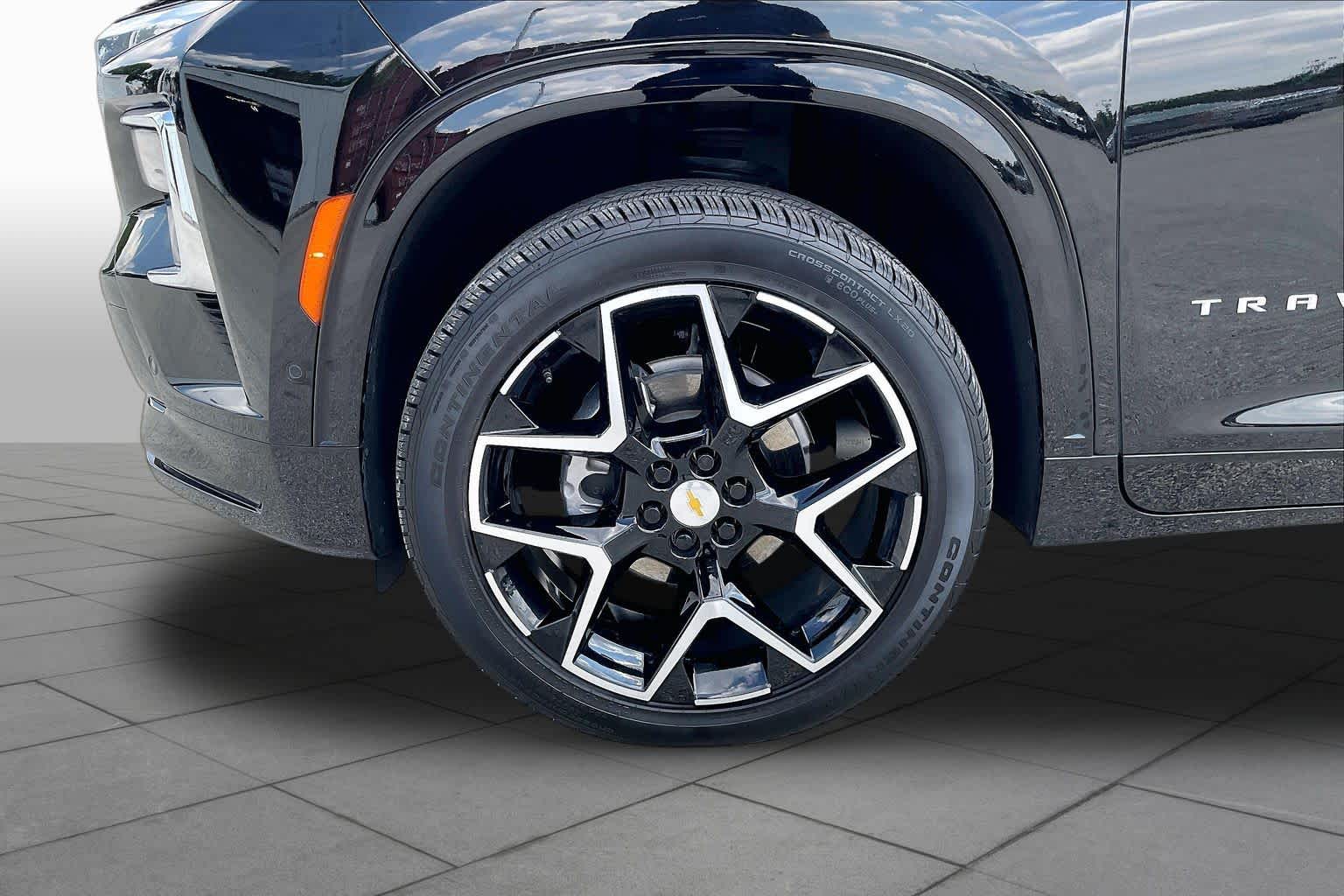2026 Chevrolet Traverse photo 11 of 34