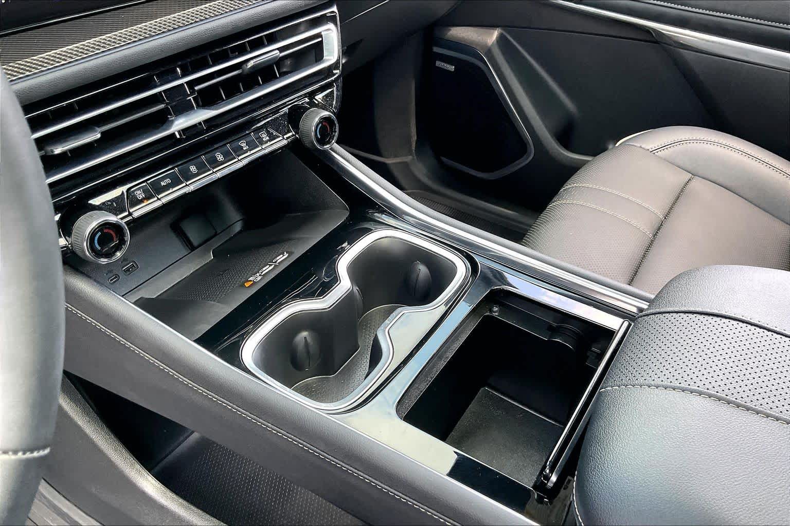 2026 Chevrolet Traverse photo 17 of 34