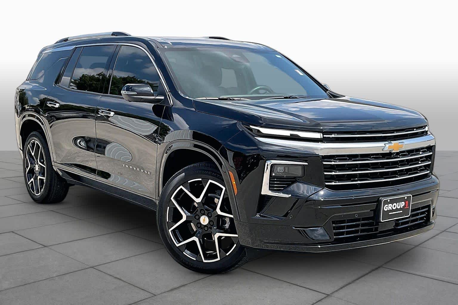 2026 Chevrolet Traverse photo 3 of 34