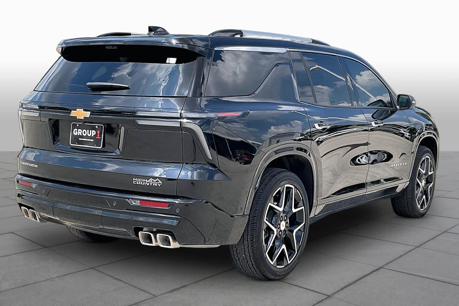 2026 Chevrolet Traverse photo 13 of 34